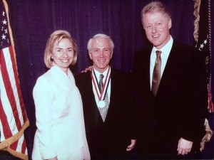Grausman receives the President's Service Award from Bill and Hillary Clinton. (Photo courtesy of Richard Grausman)