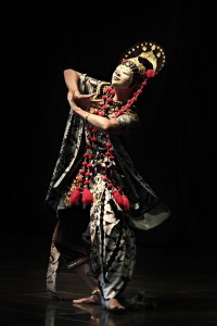 Seventh-generation Indonesian mask dancer Nani comes to UNC in January as part of Carolina Performing Arts’ Sufi Journey series. (photo courtesy of Carolina Performing Arts)